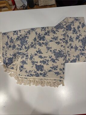 Blue Floral Tassel Table Cloth
